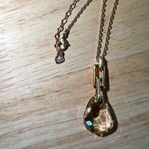 Brand New Never Worn Authentic Swarovski Gold Crystal w/Gold Chain Link & Chain
